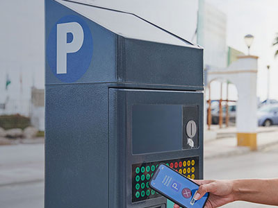 Que sont les paiements de stationnement sans numéraire et quels sont leurs avantages?